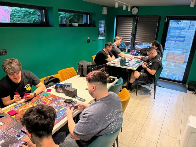 Players at tables in the front room of KRIT Ploiești